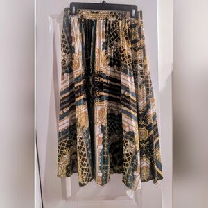 Fashion Nova Pleated Midi Black and Gold Skirt